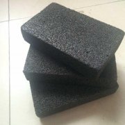 溫度準則對硼硅酸鹽泡沫玻璃構(gòu)造的影響